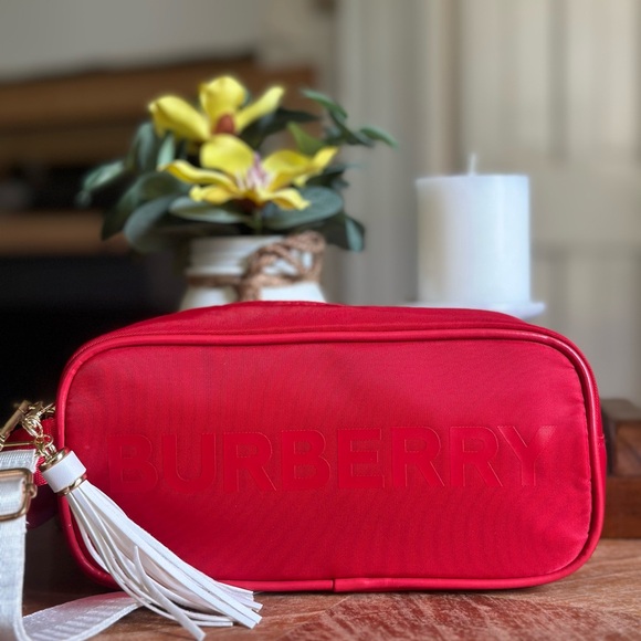 Burberry Vibrant Red Cosmetic Case - Picture 1 of 3
